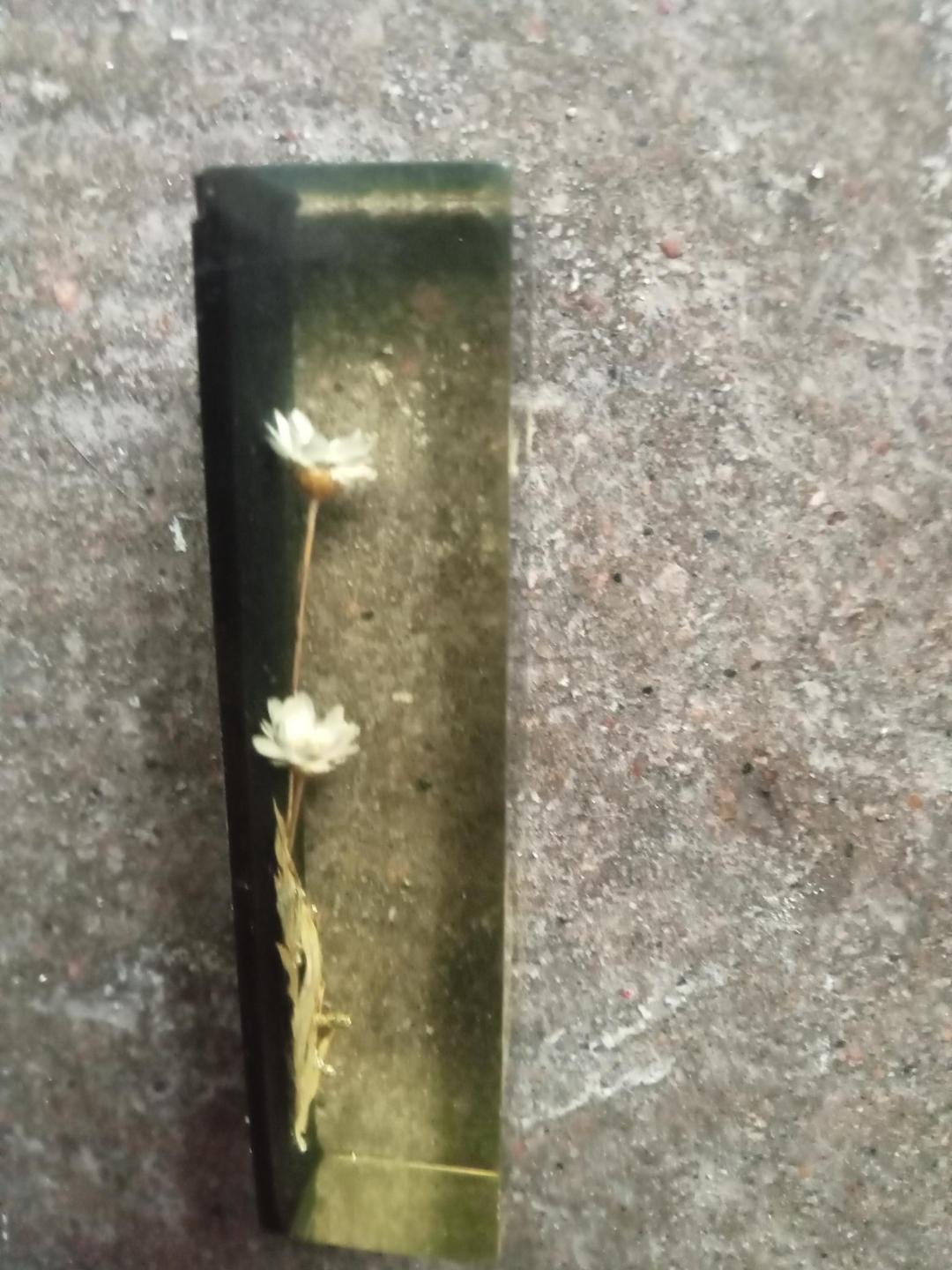 Knife holders in bakelite and gold leaf