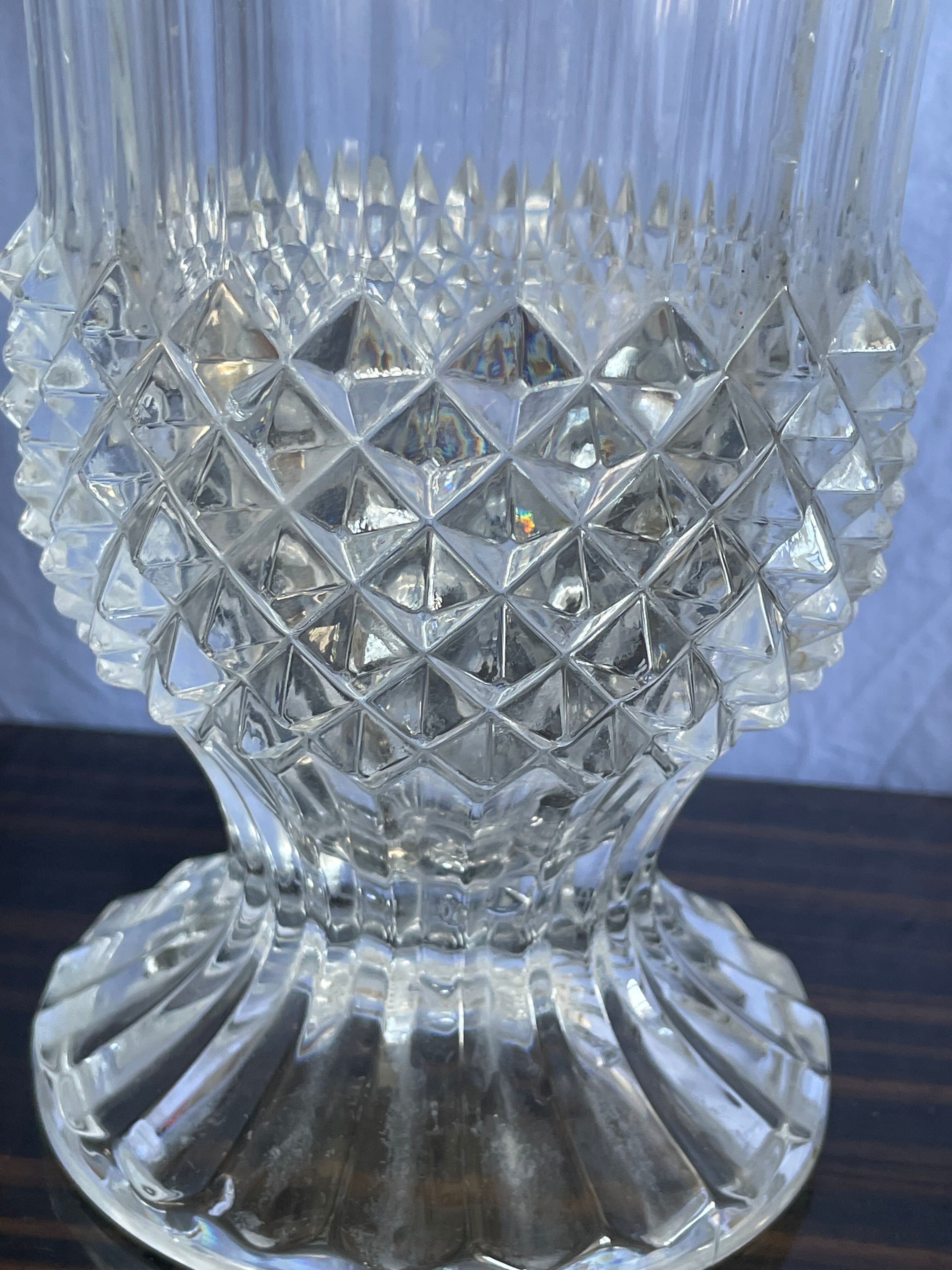Very nice vintage vase tip of glass diamonds