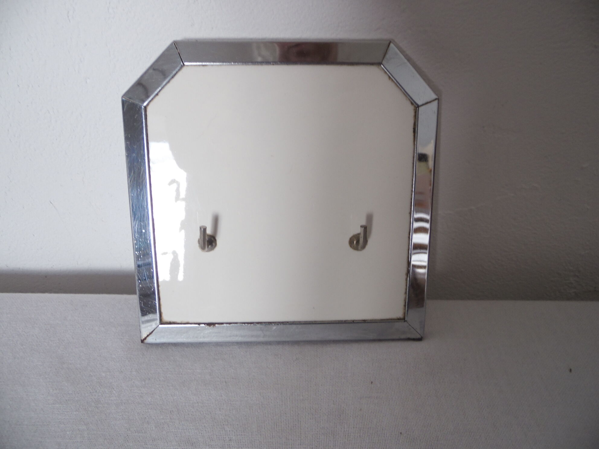 Ceramic tea towel holder