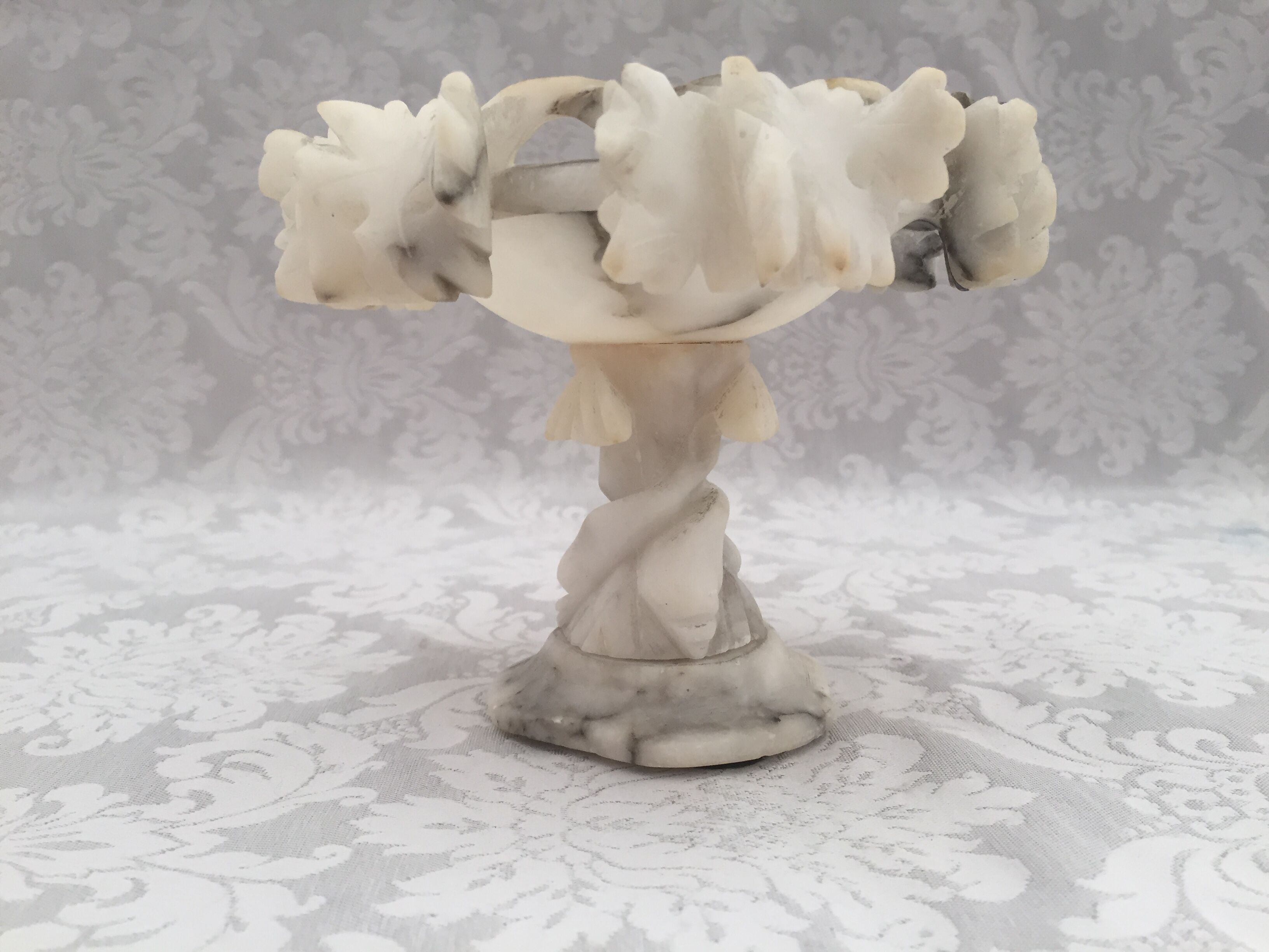 Coupe en albâtre sculptée epoque XlXème siècle