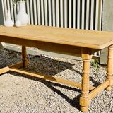 Stretchable stripped farmhouse table