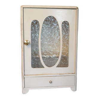 Armoire à pharmacie