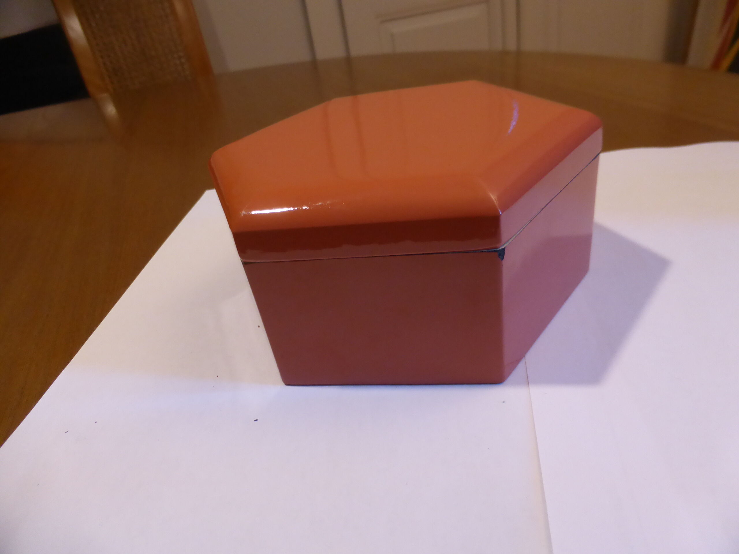 Octagonal box in lacecan