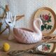 Cache pot en forme de cygne nacré rose sia vintage