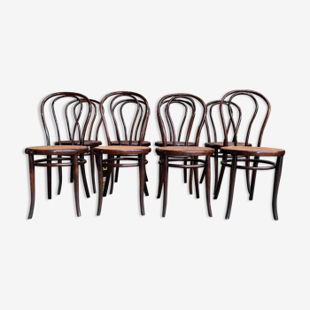 Suite de 8 chaises bistrot signées  « thonet »