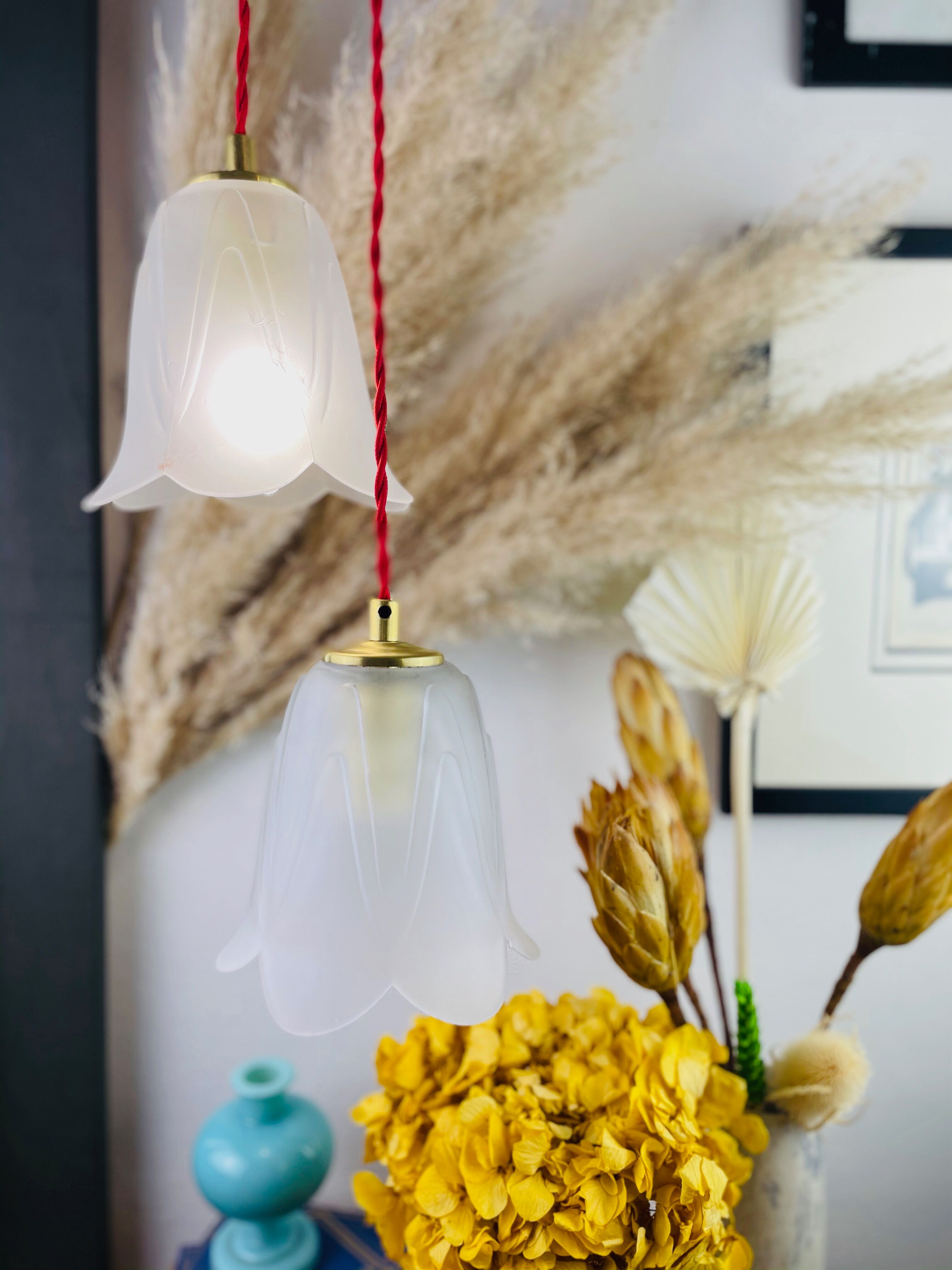 Walking lamp or suspension opaque globe shape of Art Deco flower