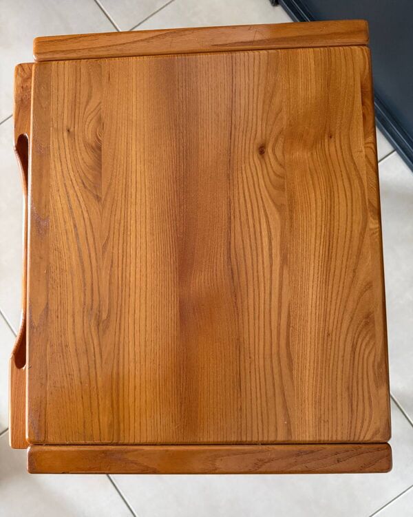 Table de chevet en orme massif – Maison Regain