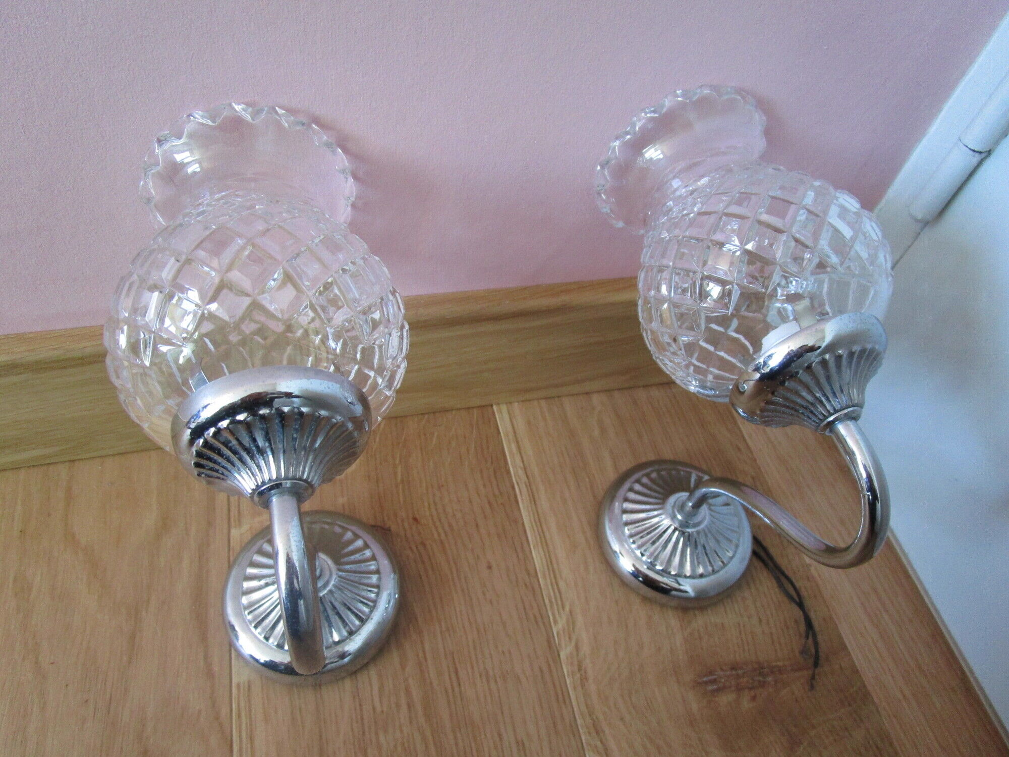 Pair of wall brackets in chromed metal and cut glass