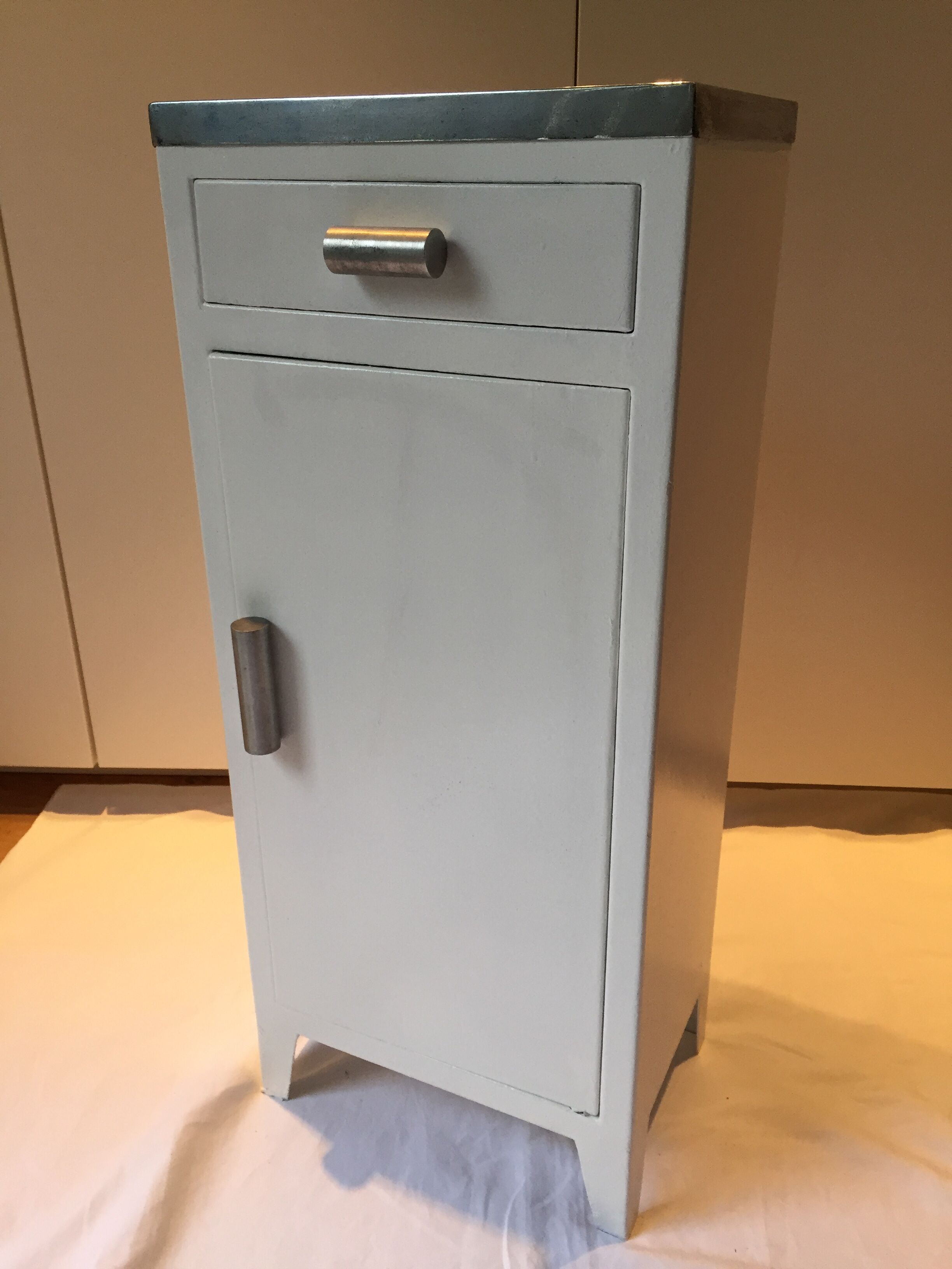 Meuble métal blanc