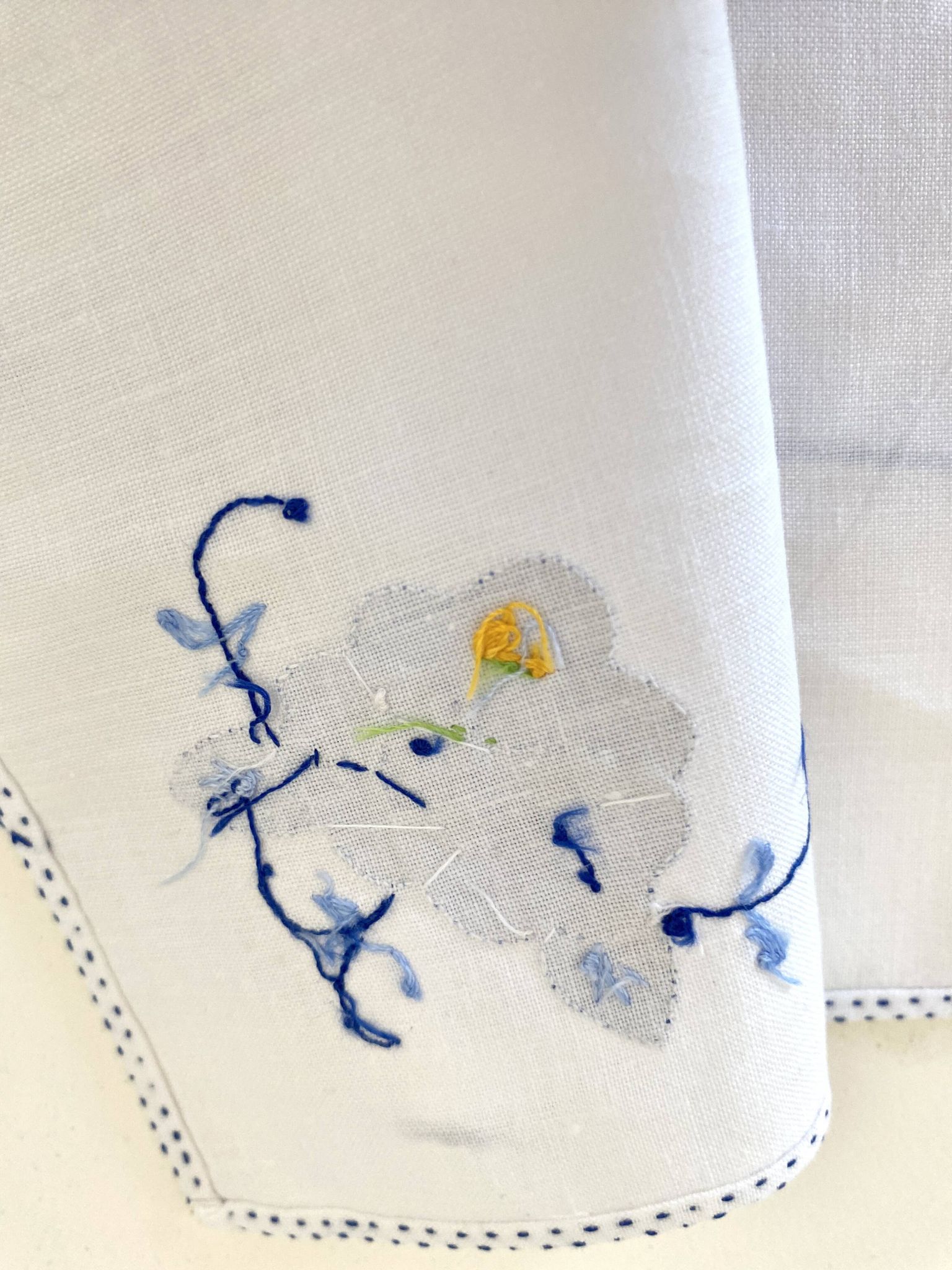6 embroidered percal napkins, 28 cm