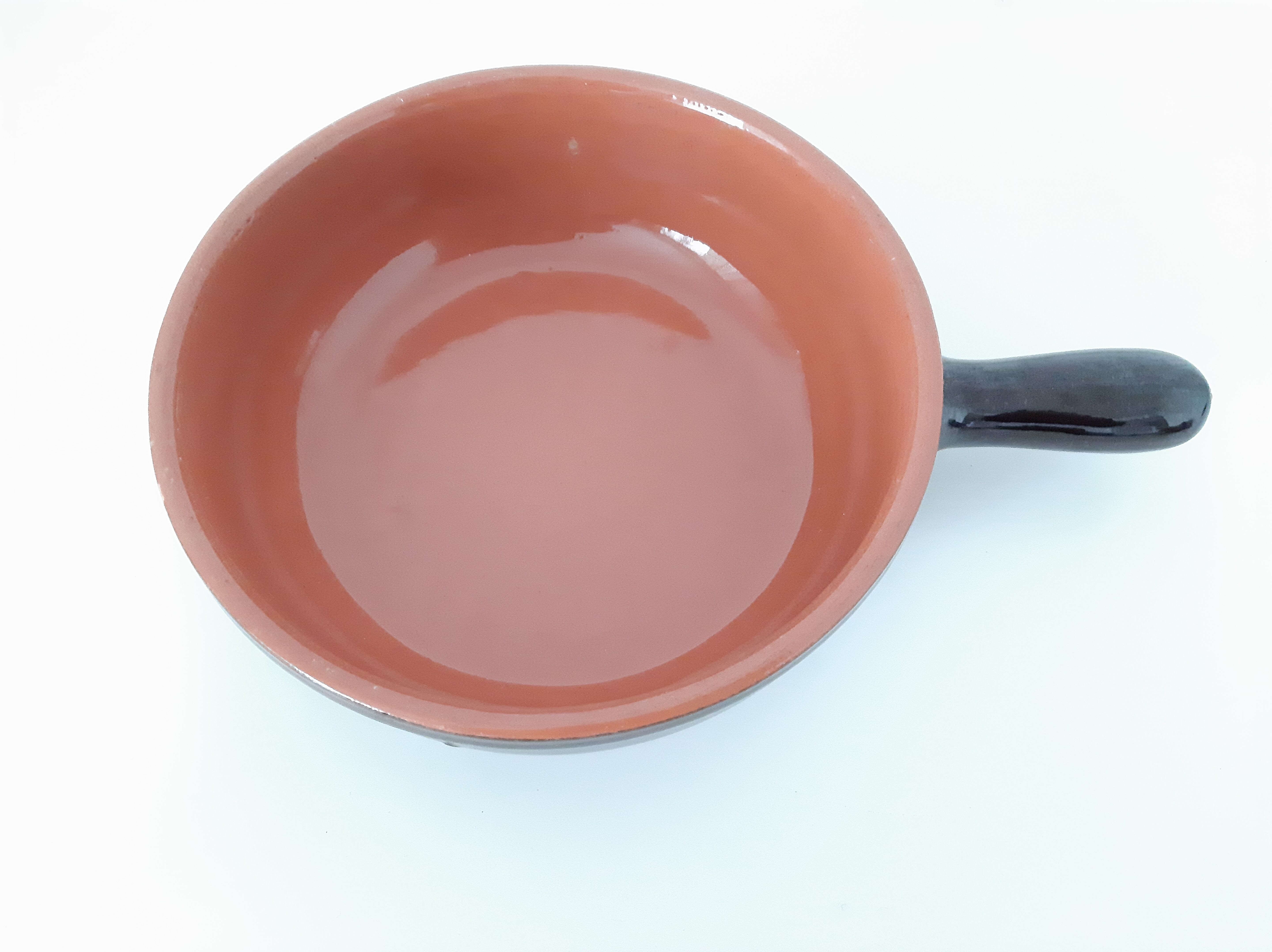 Old pan or pan in glazed earthened stoneware