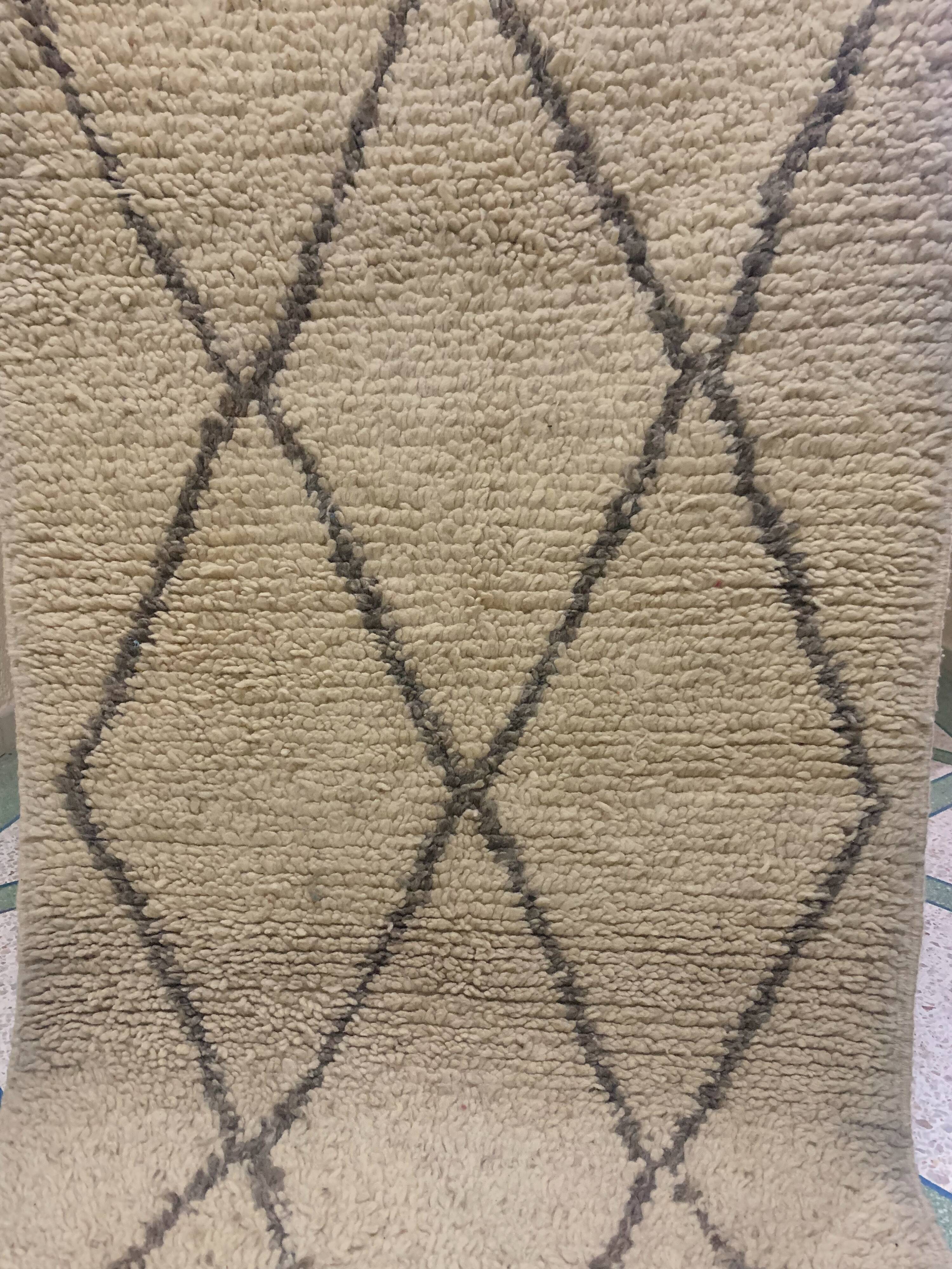 Blessed Ouarin rug made by traditional hand, size 100 x 150 cm