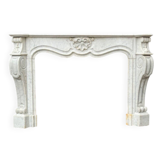 Cheminée de style Régence en marbre blanc de Carrare, vers 1880