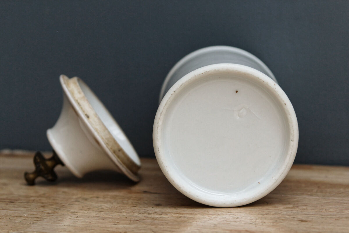 Paris porcelain pharmacy pot