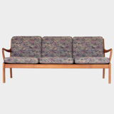 1960s Three seater Danish design sofa with wooden frame made of cherry