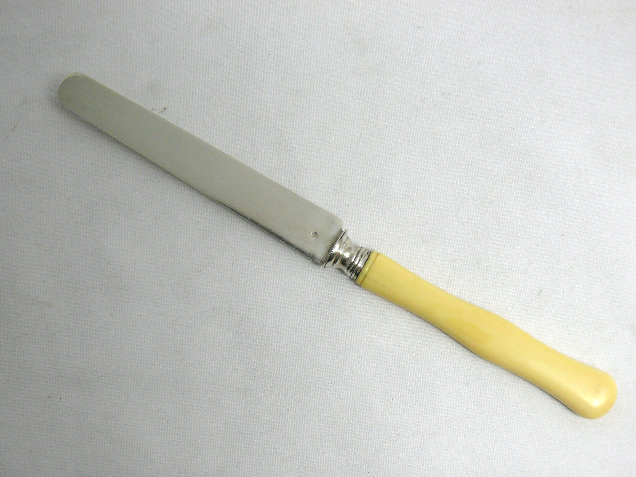 12 fruit knives, dessert knives, serving knives, engraved silver blades.