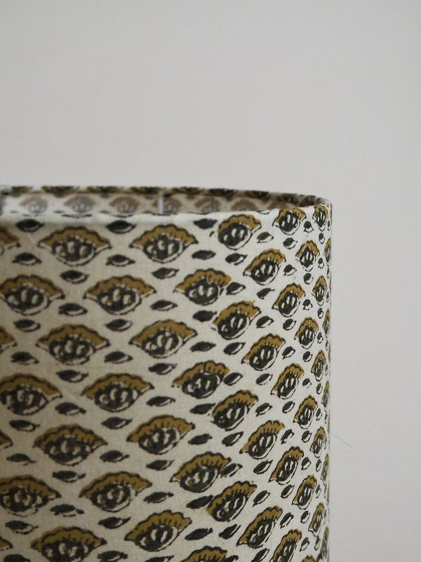 Lampe en bois avec abat-jour en block print