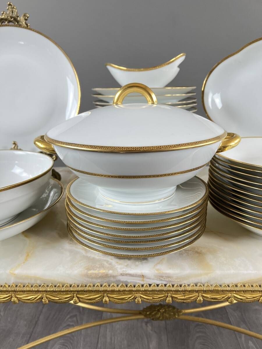 45-piece table service in Limoges porcelain, 20th century