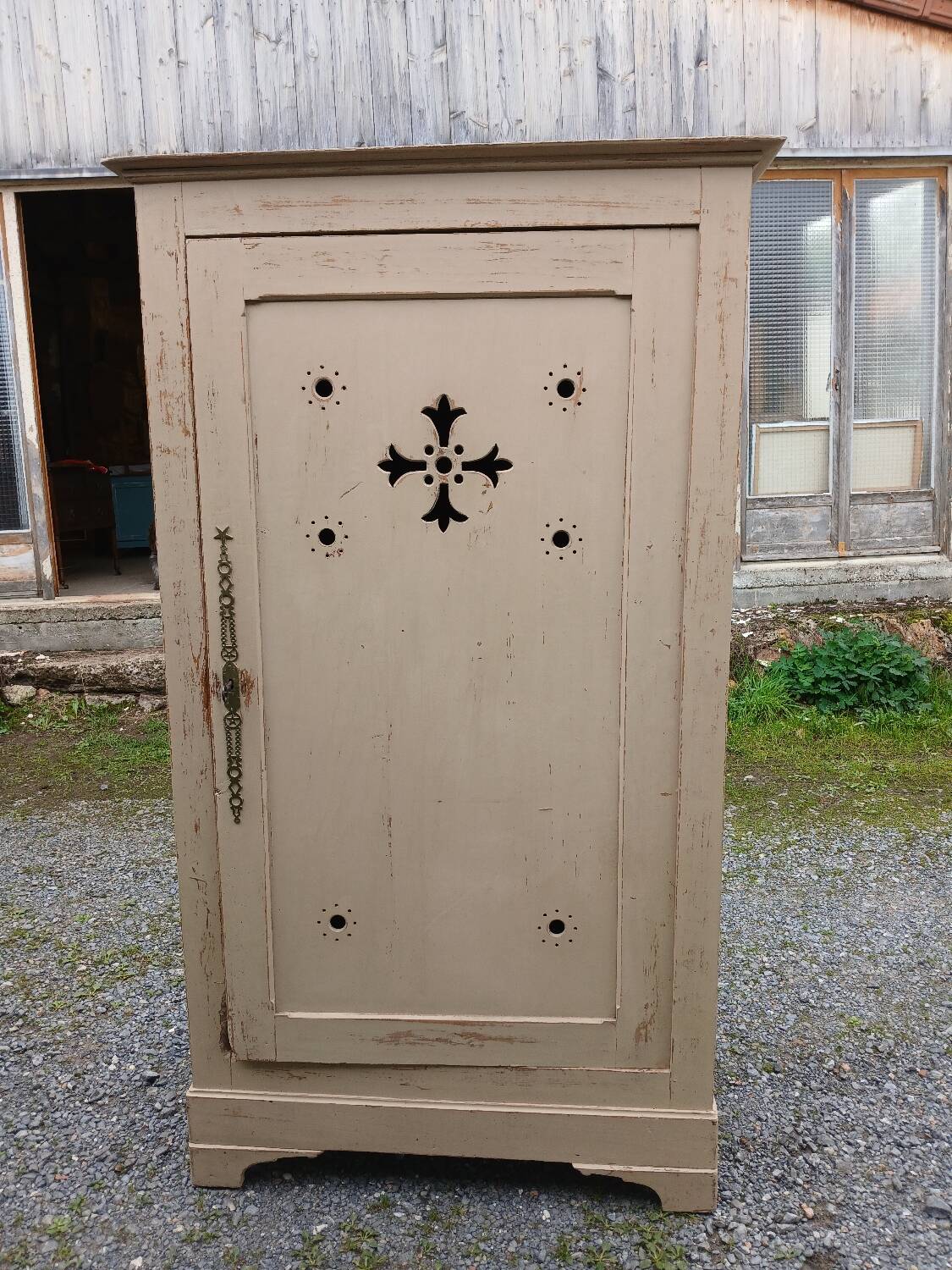 Bonnetière en bois très ancienne