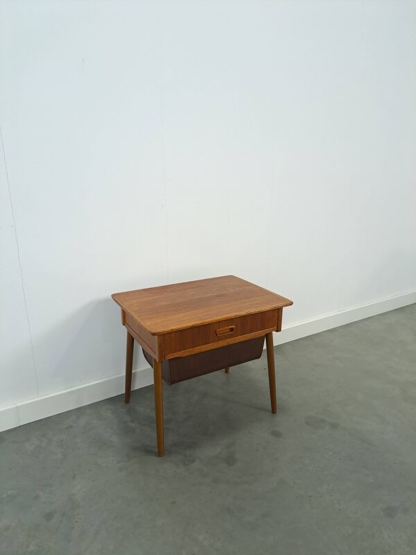 Commode à coudre en placage de Suède