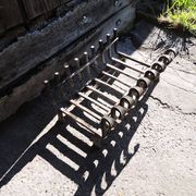 Ancienne grille de cheminée 9-barres en fer forgé