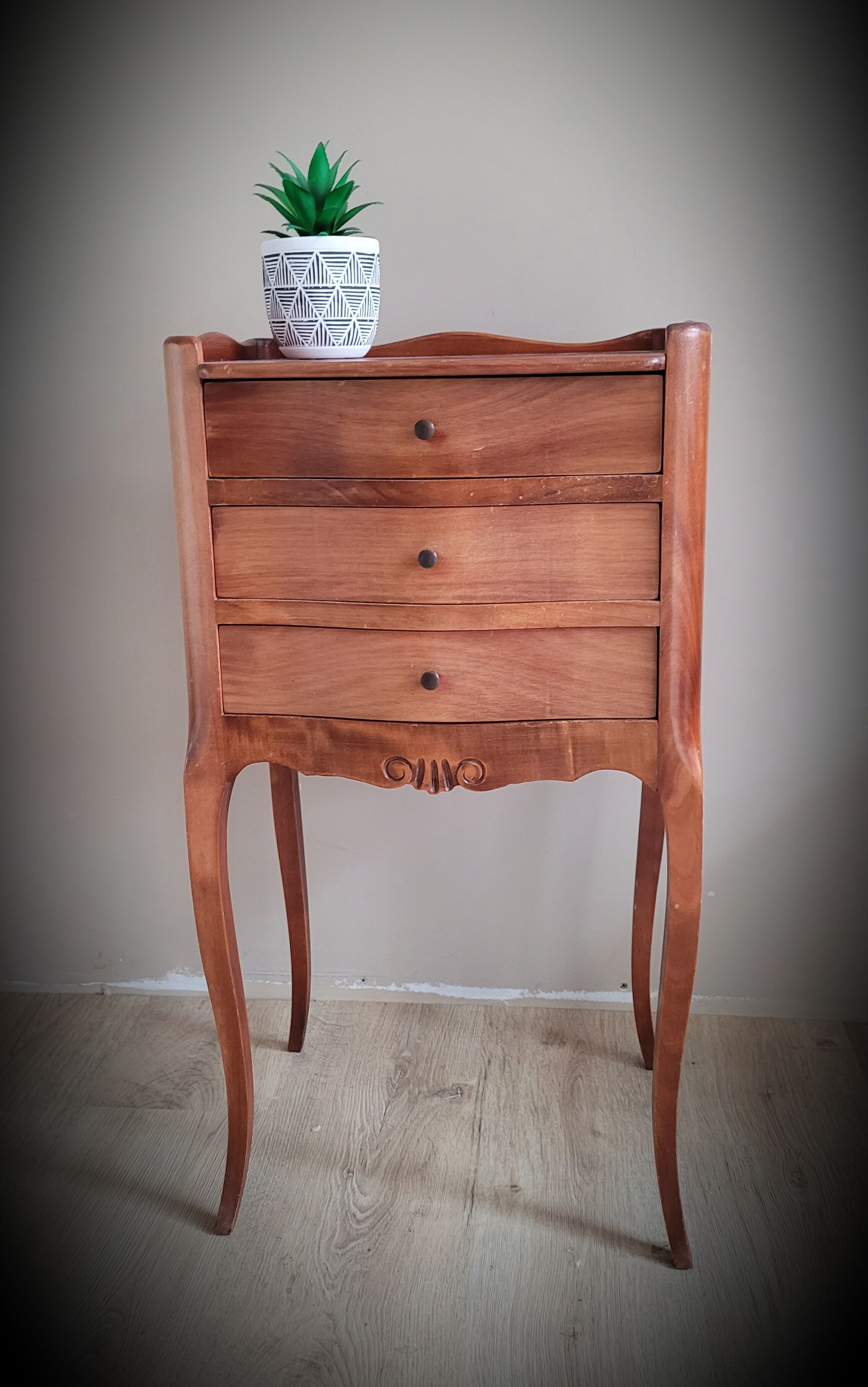 Regency bedside table with drawers