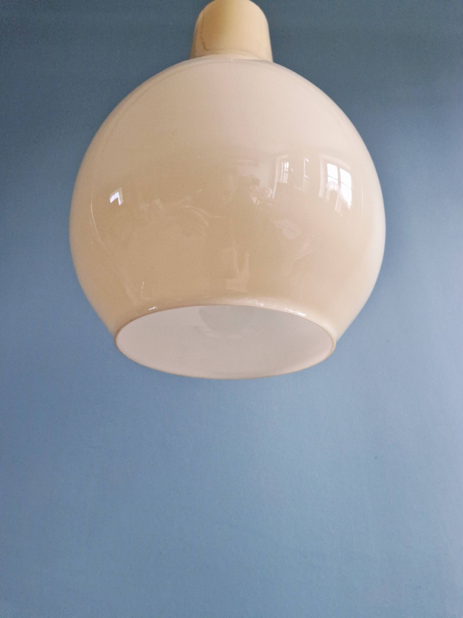 Suspension scandinave bulbeuse en opaline jaune, 1960