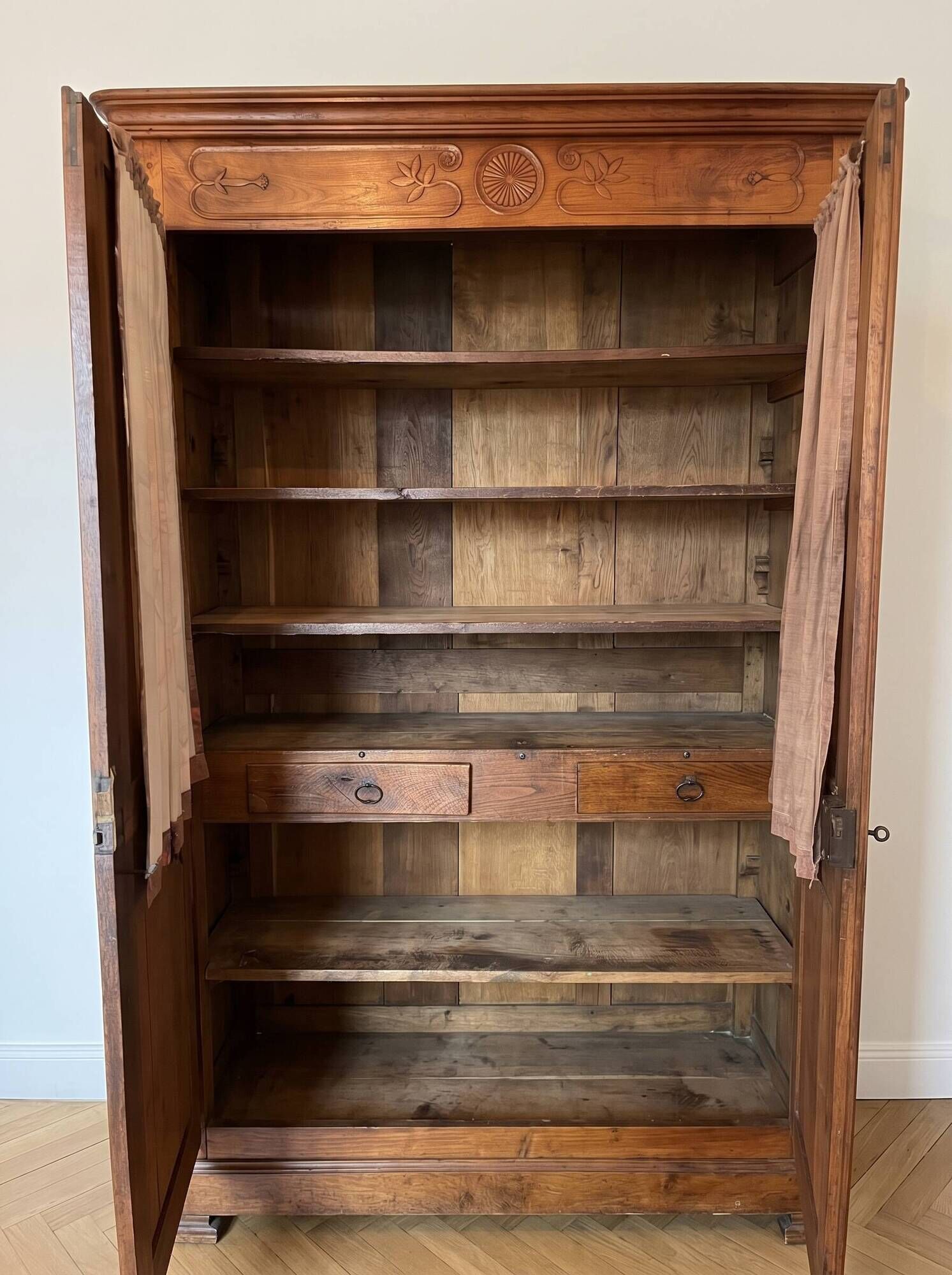 Antique Louis XV wardrobe in solid wood