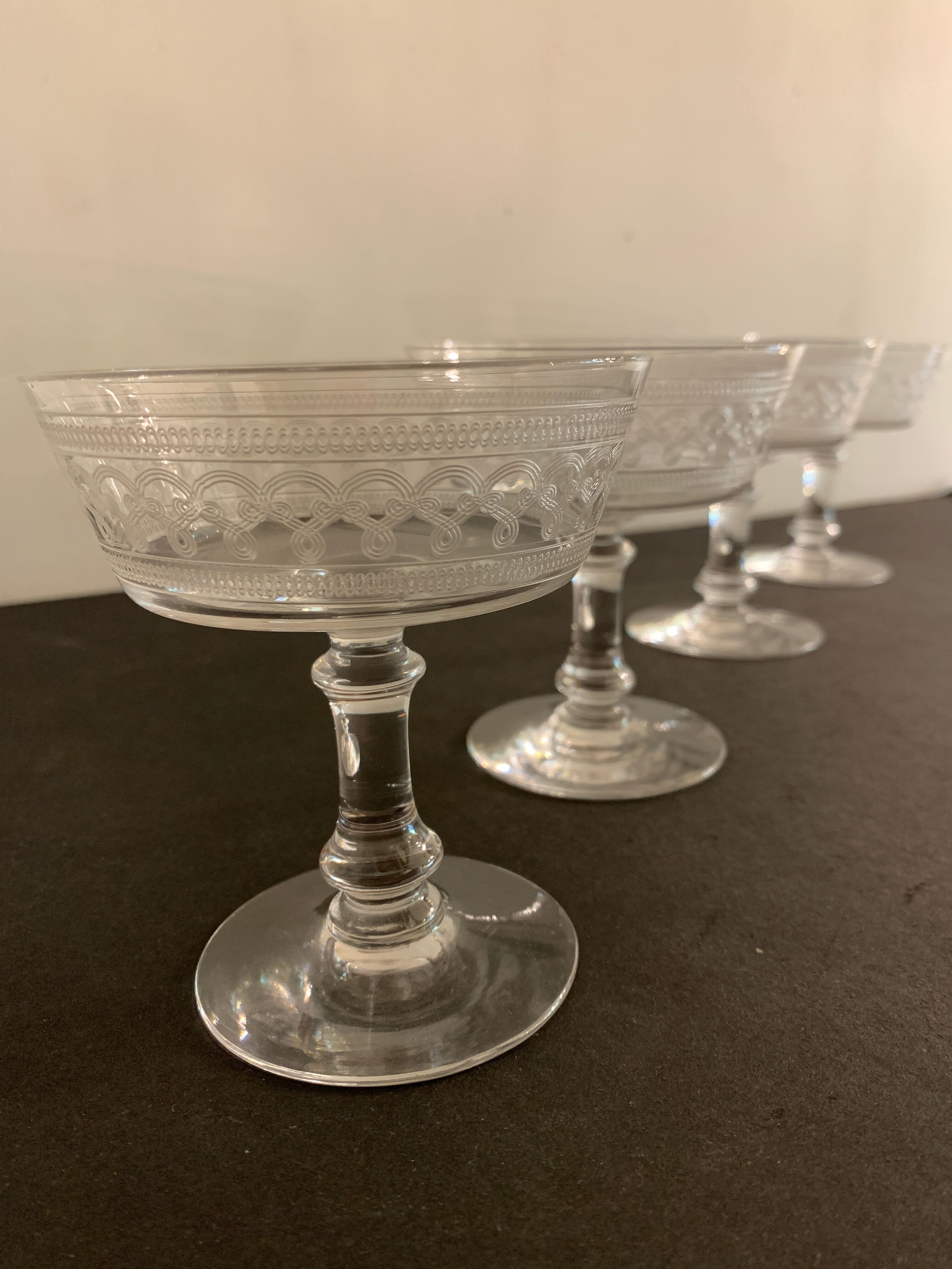 4 coupes à champagne en cristal taillé et soufflé