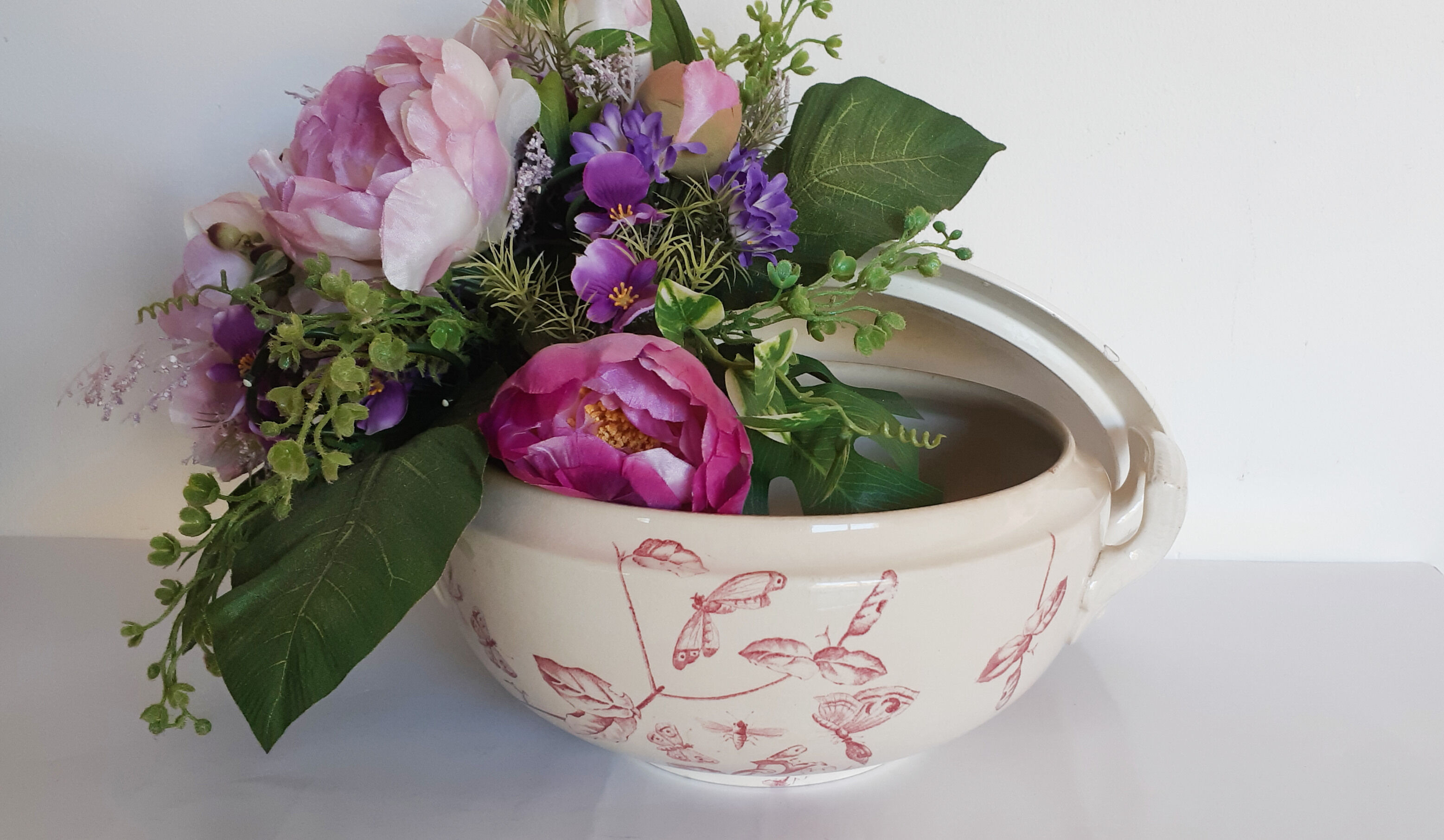 Soup pattern "Chevrefeuille" iron earth, Salins, porcelain