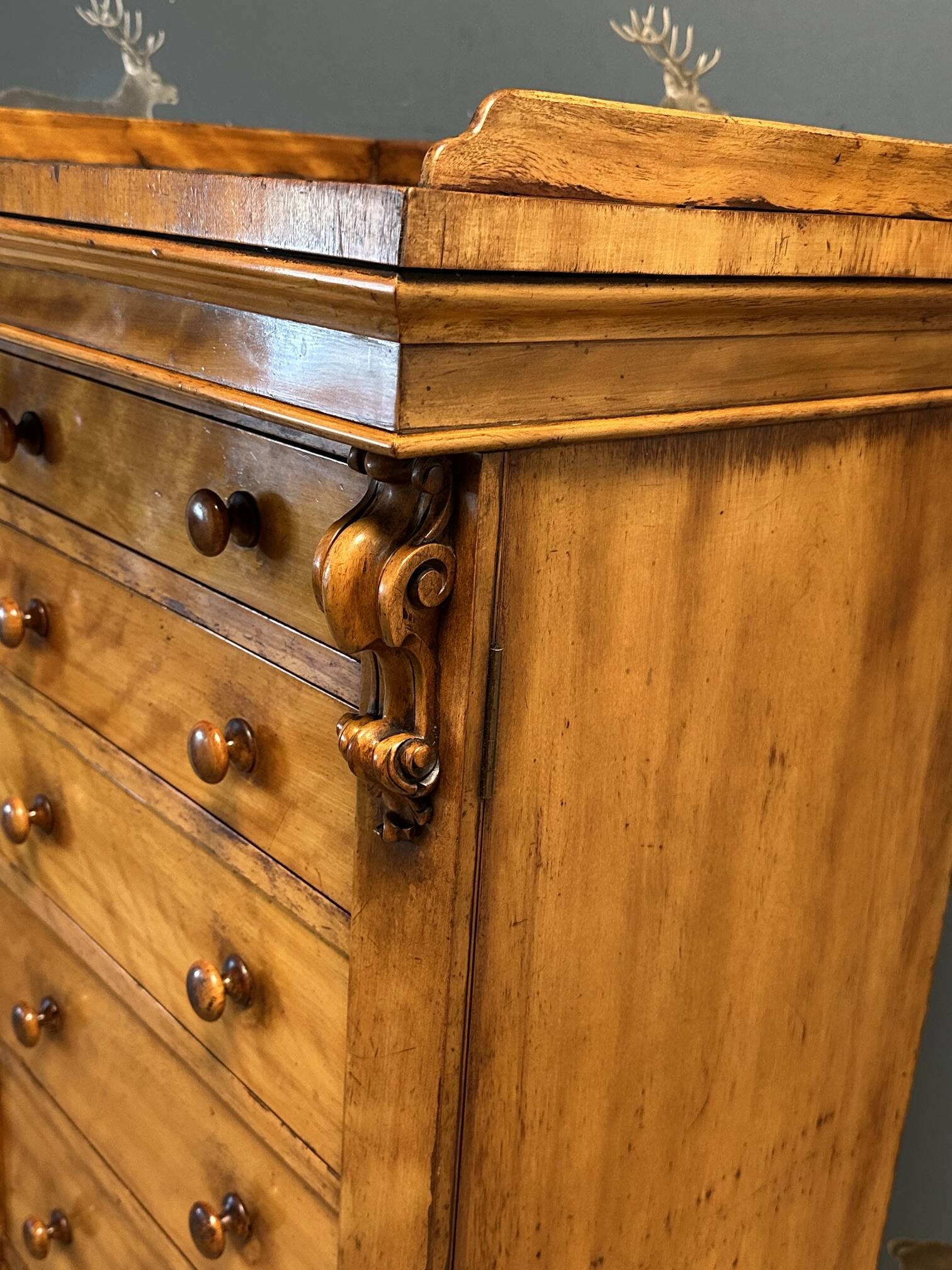 Wellington chest of drawers / file cabinet