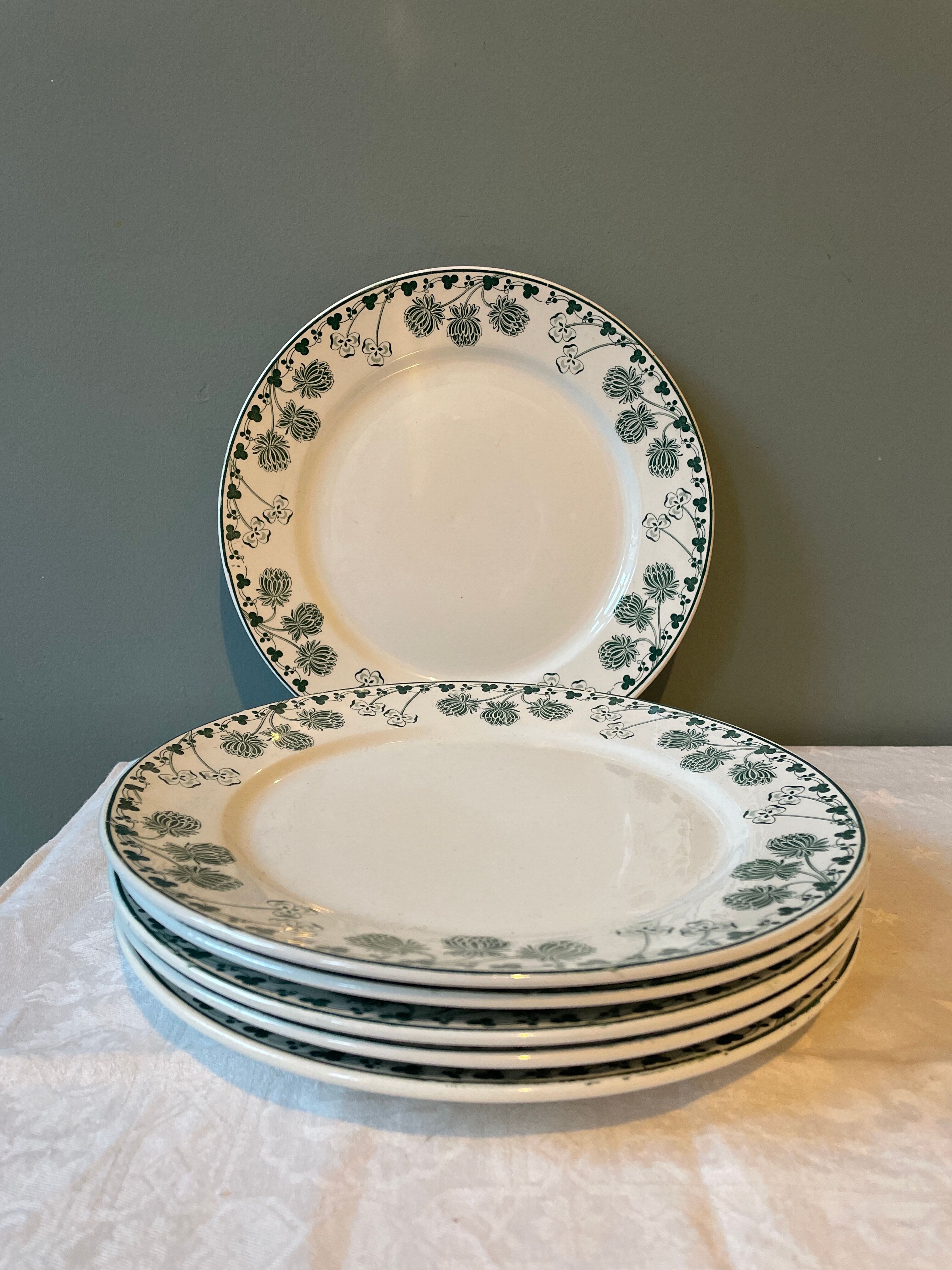 Set of 6 flat plates XIXth Boch Frères Keramis, "Trifolium"