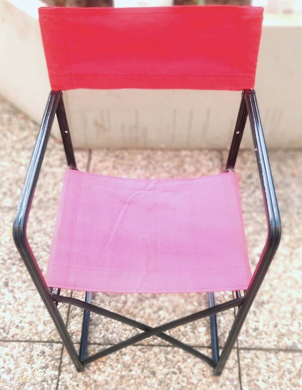 Paire de fauteuil pliant en aluminium et de fauteuil du Metteur-en-scène en fer