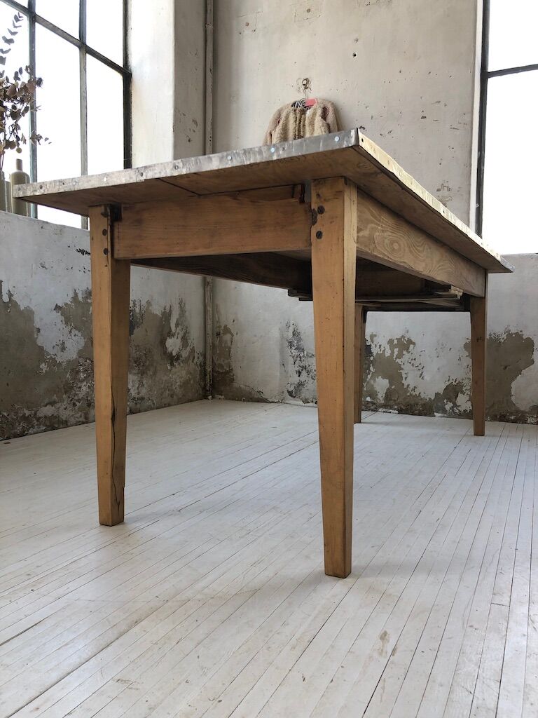 Old farm table with 225 cm extension cords