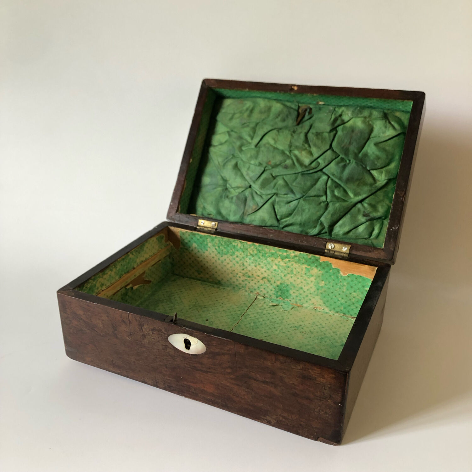 Jewelry box in wood and mother-of-pearl