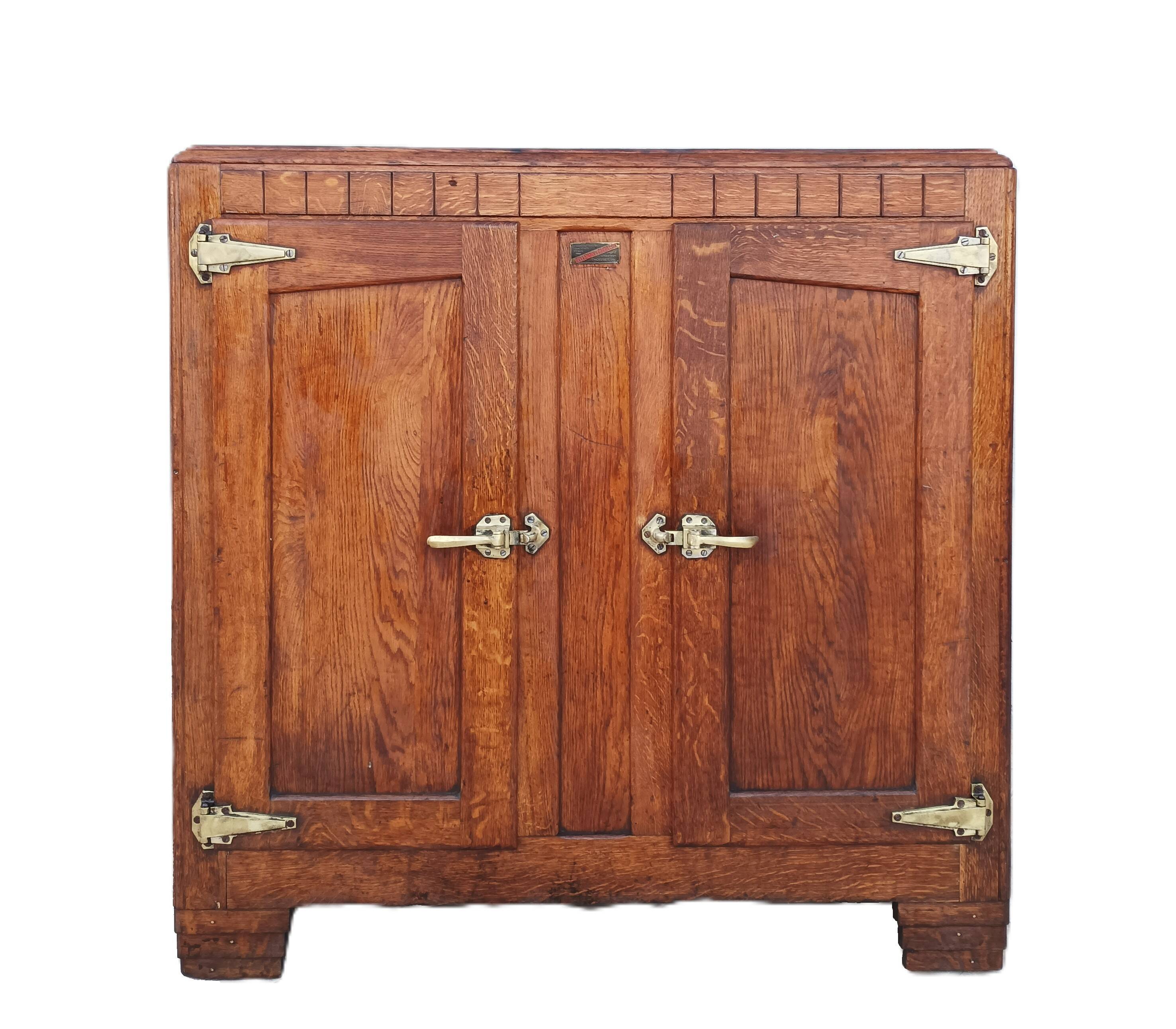 Butcher's buffet ice chest from the Art Deco period in oak