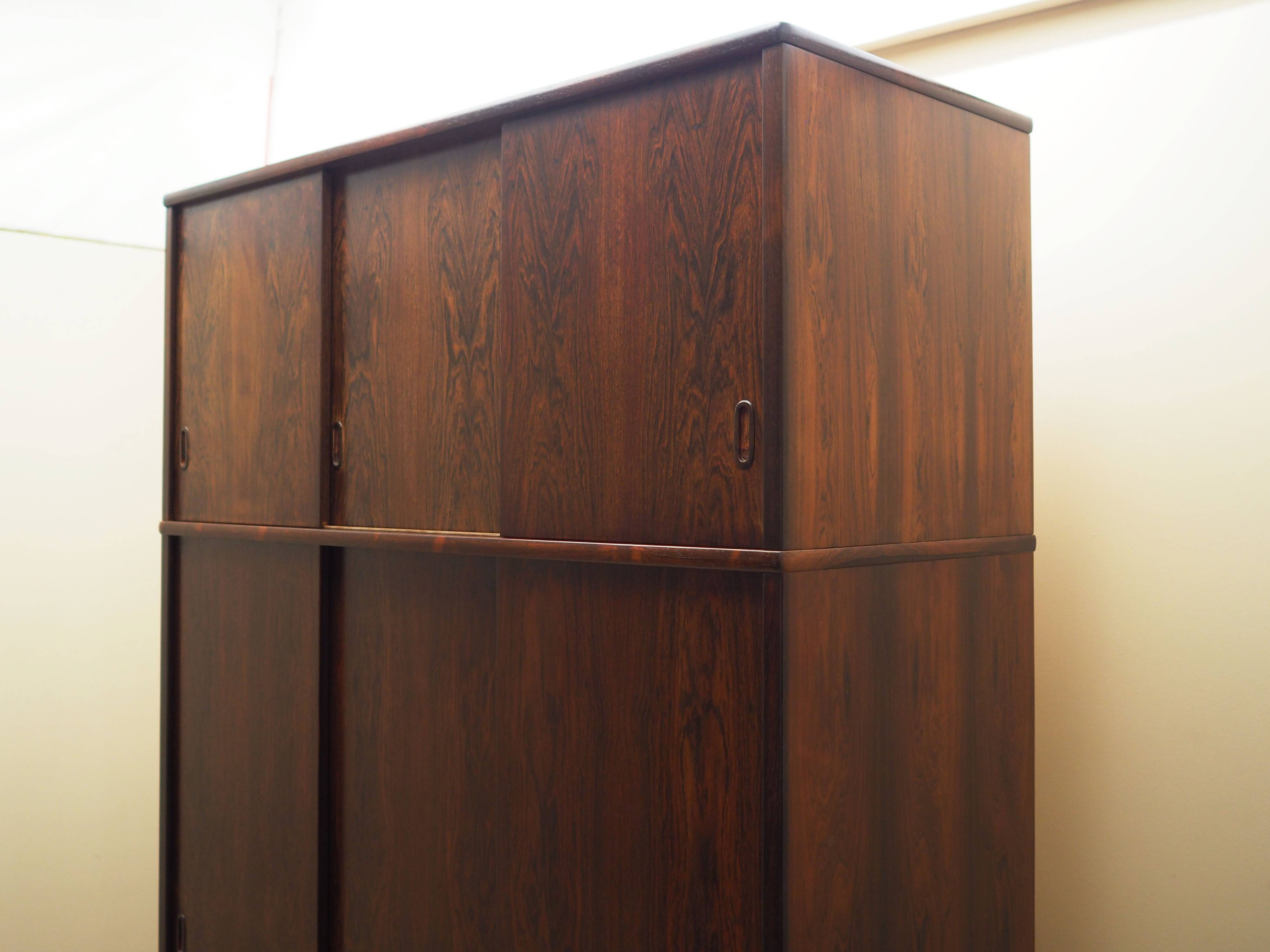 Armoire en palissandre, design danois, années 1970, production : Danemark
