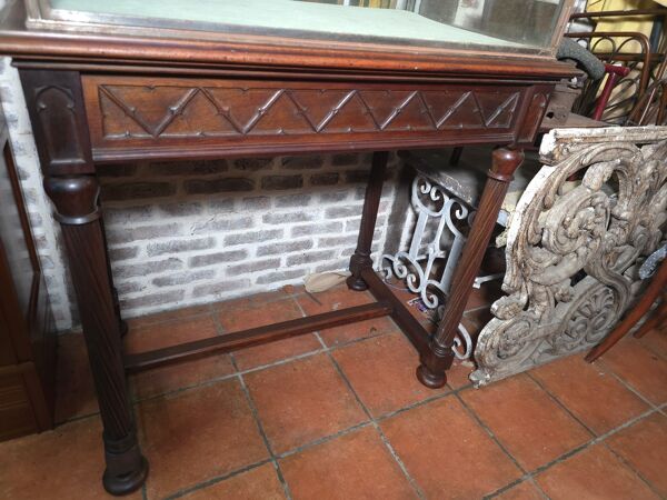 Ancienne vitrine d'exposition Style Néogothique 19 eme