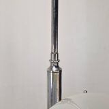 Lampe italienne chromée à trois globes en verre opalin – années 1970