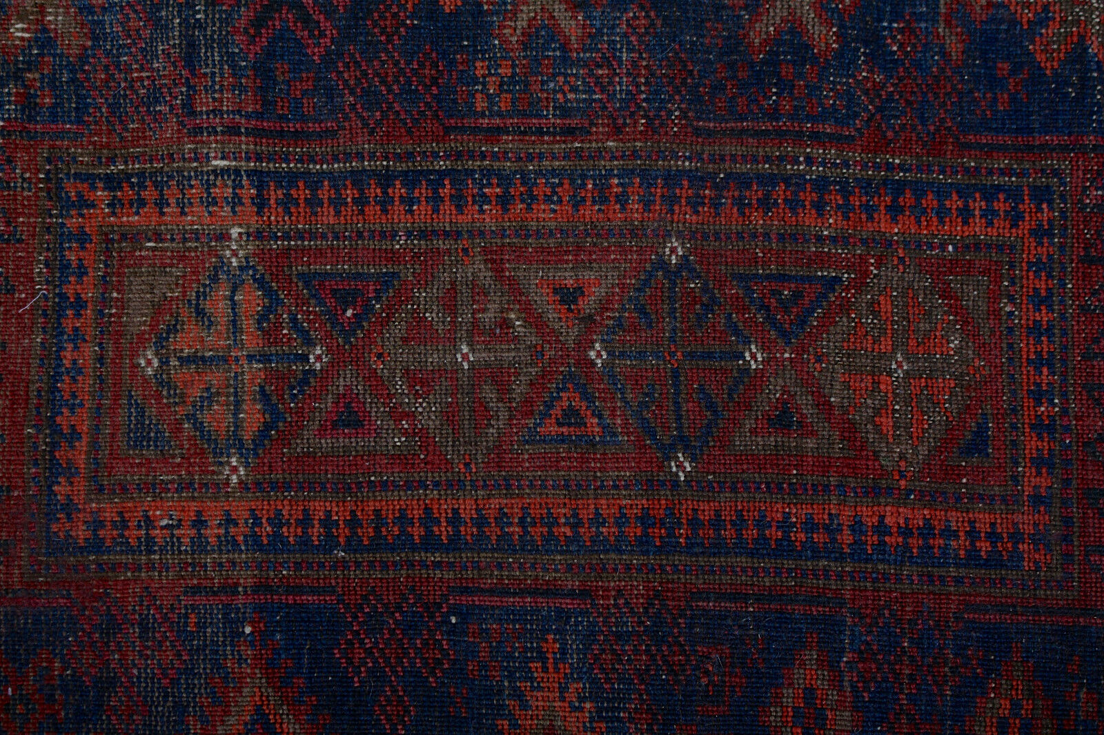 Persian carpet of the late 19th century 107x187cm