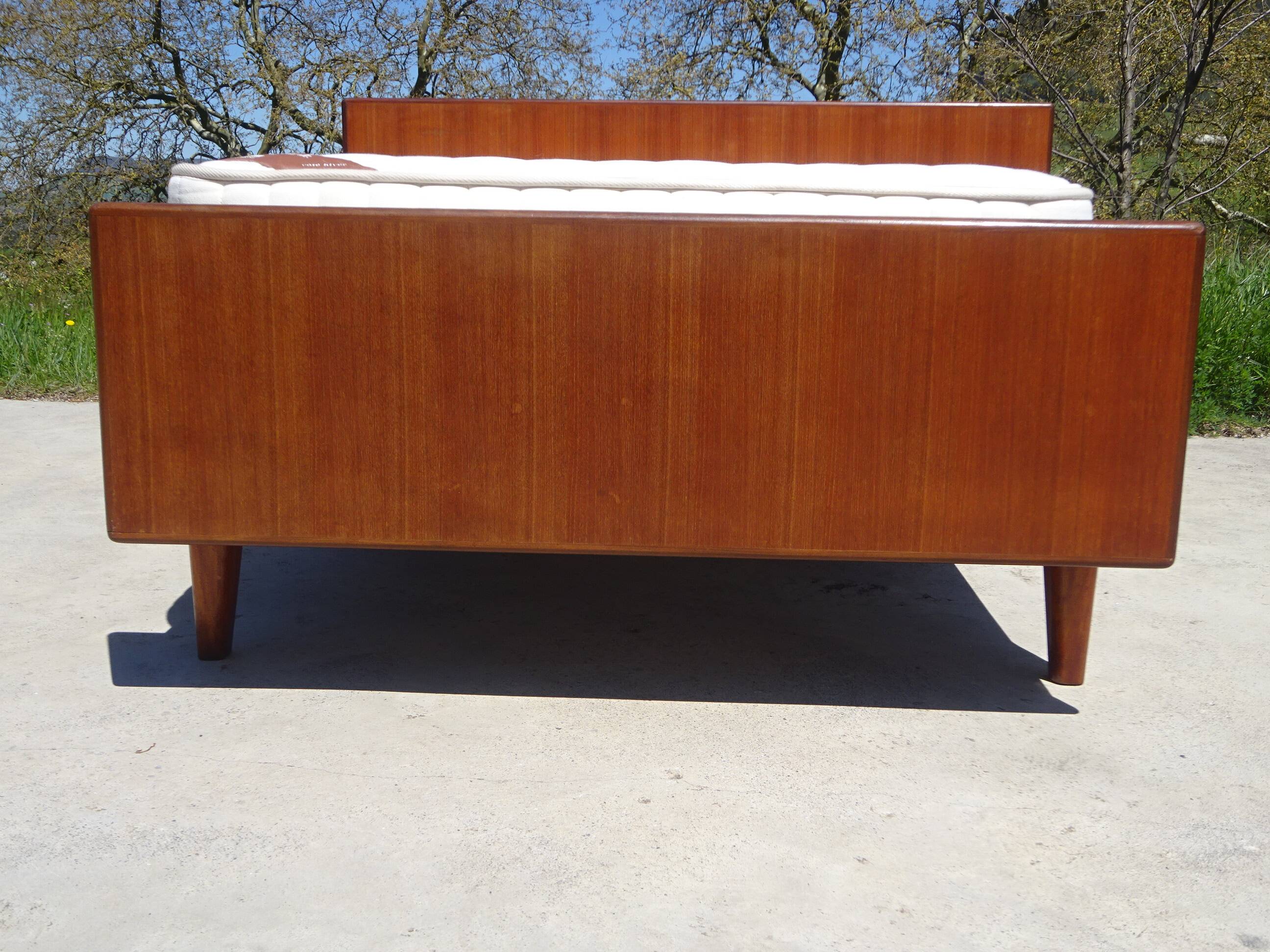 Vintage bed in teak with integrated bedside table.
