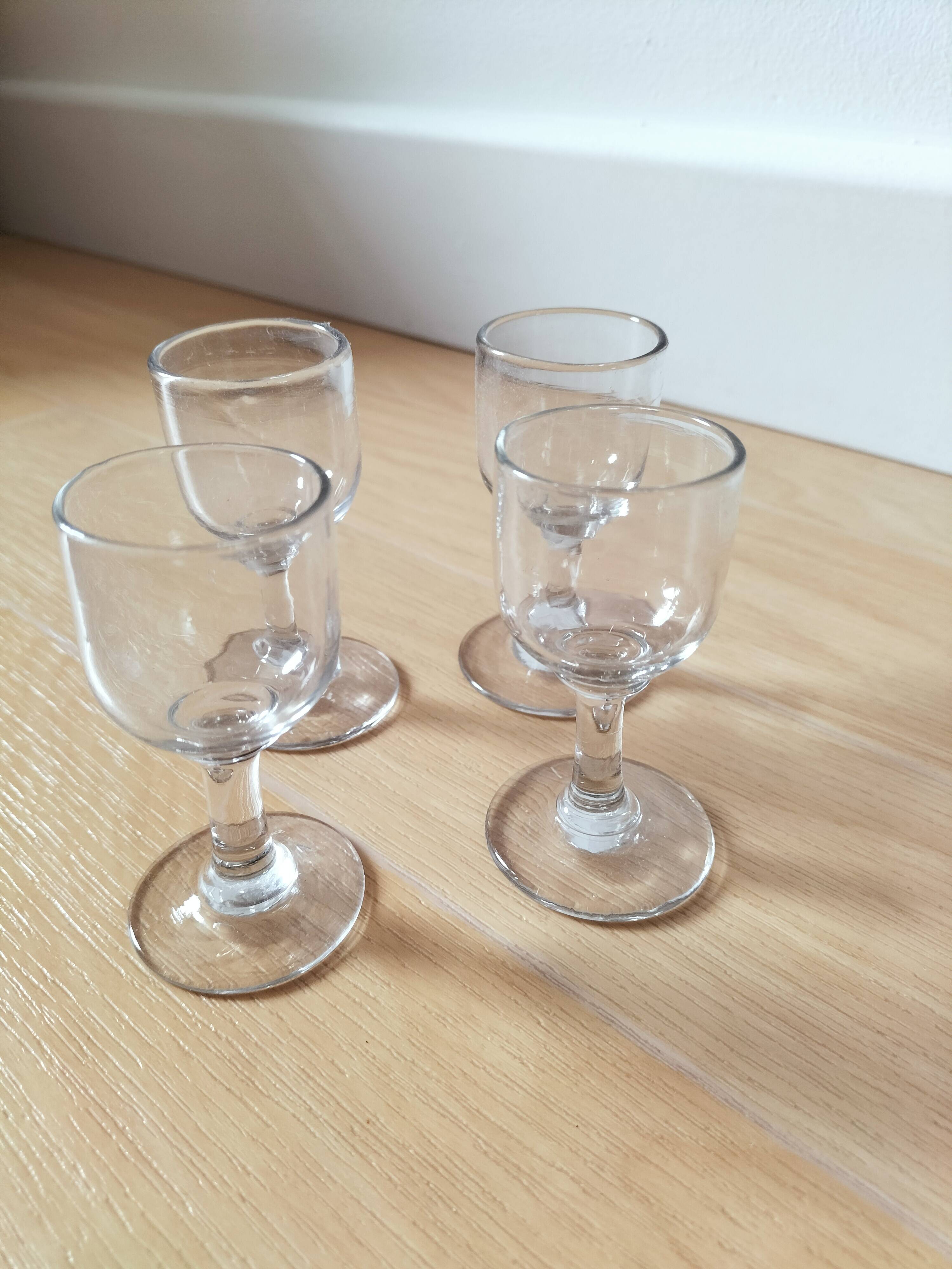 Set of 4 liqueur glasses
