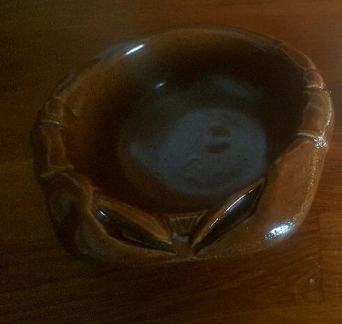 Vintage cup ceramic slurry brown crab claws