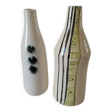 Duo de vases en céramique émaillée, décor pictural, signés MU