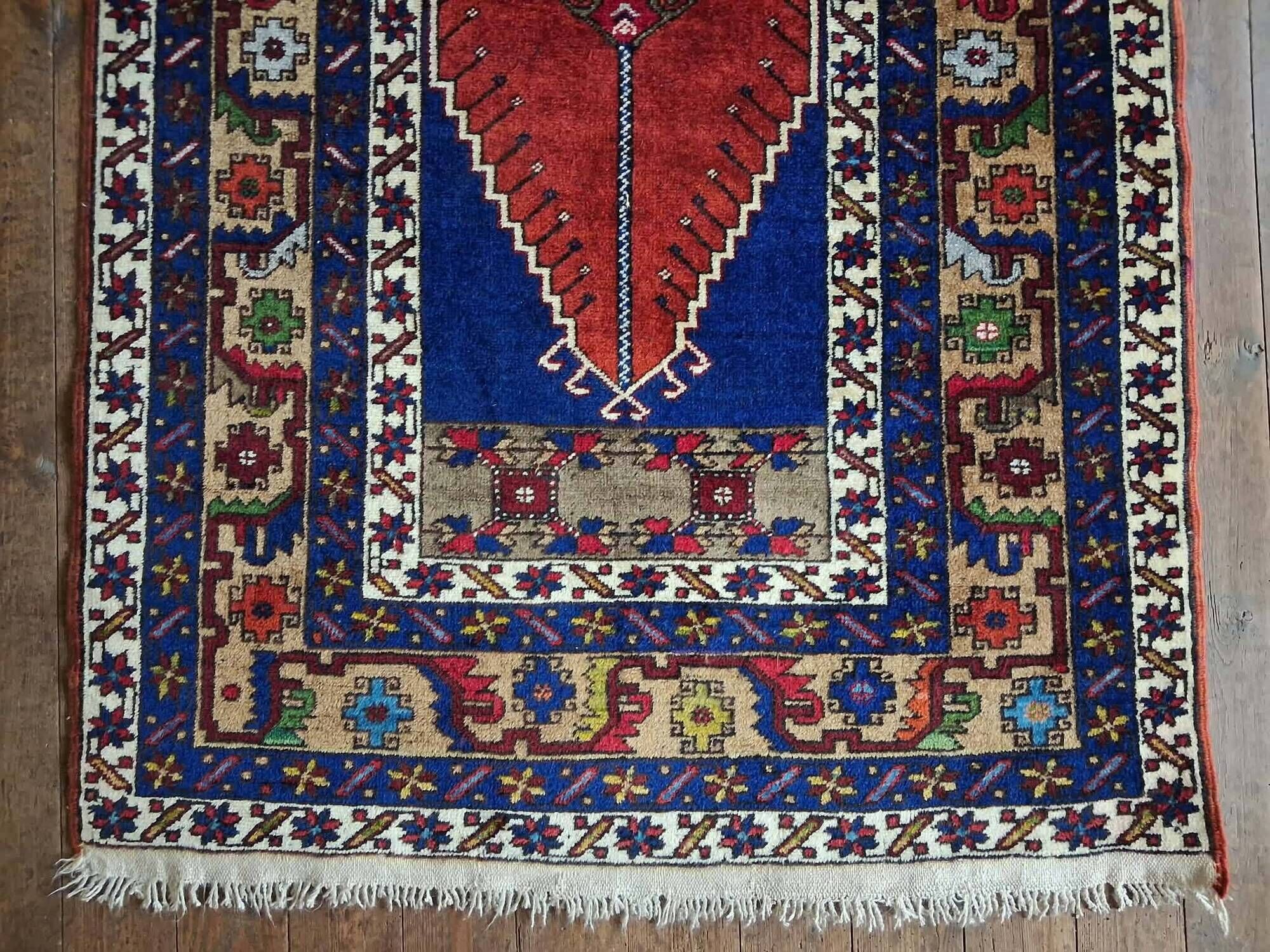 Handmade Anatolian carpet Yahyahli 176x112cm