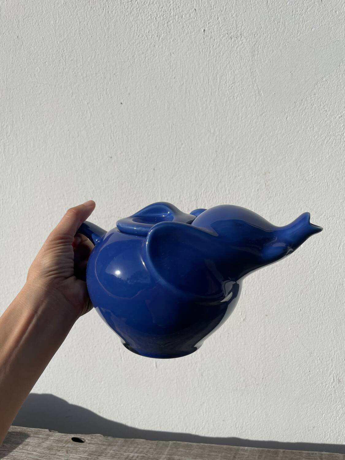 Blue elephant slush teapot