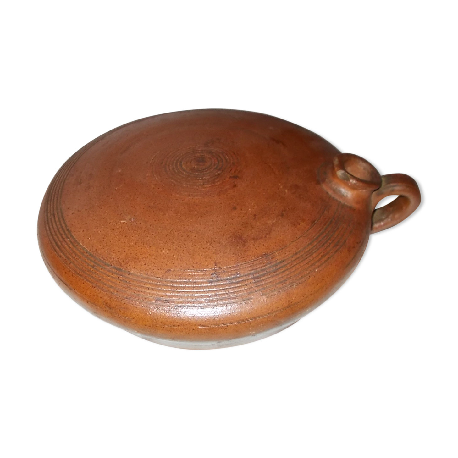 Flat stoneware dish