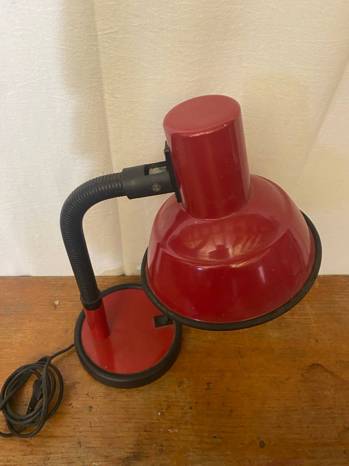 Antique style desk lamp aluminor red metal + black plastic vintage