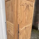 Ancienne bonnetière Louis XV, bois fruitier, restaurée – 1 porte, 3 étagère
