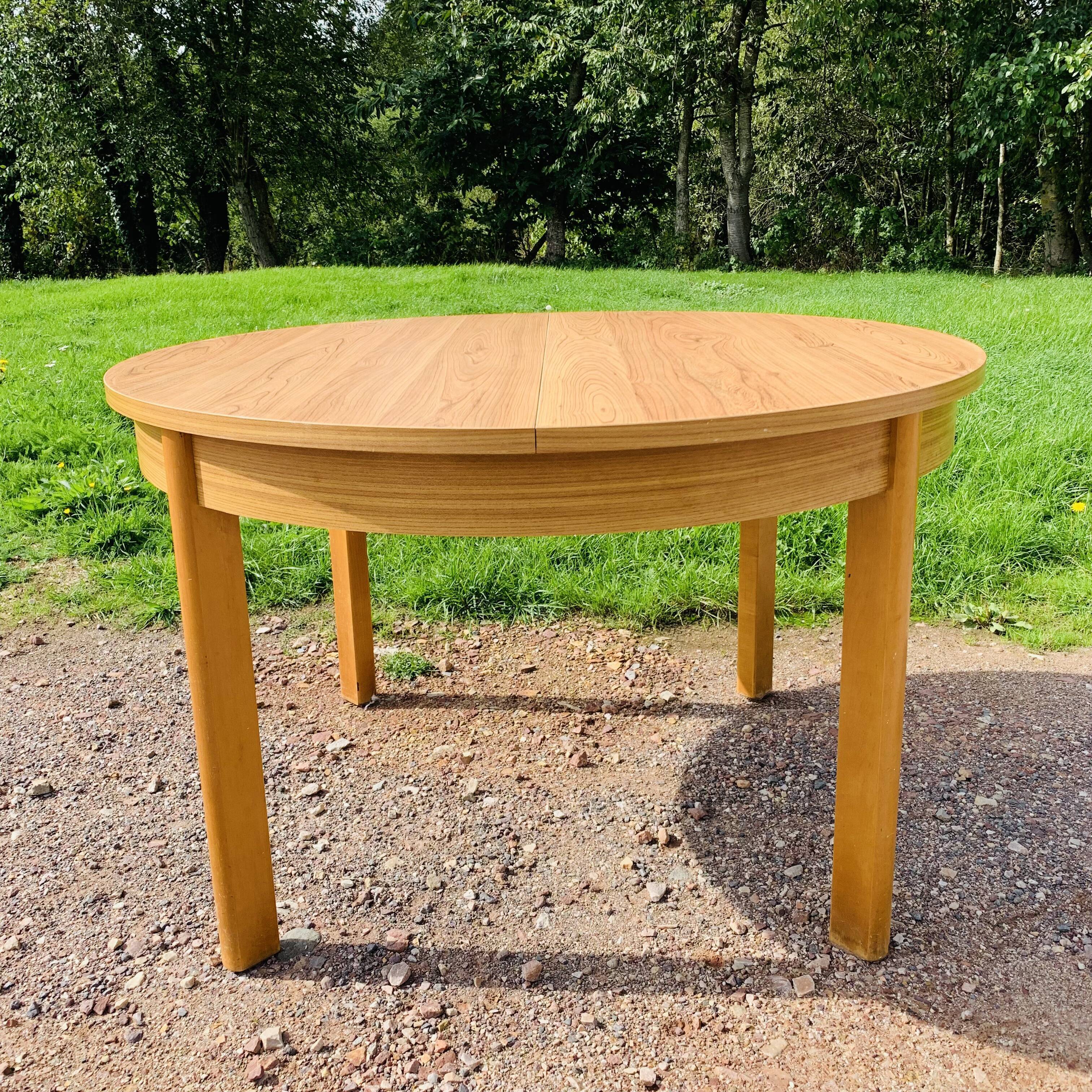 Expandable Roundtable